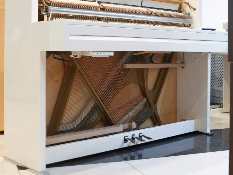 Пианино C. Bechstein Millenium 116 (BU)  белое, полированное, отделка хром, цифровая система Vario