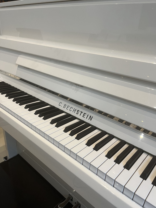 Пианино C. Bechstein Millenium 116 (BU)  белое, полированное, отделка хром, цифровая система Vario