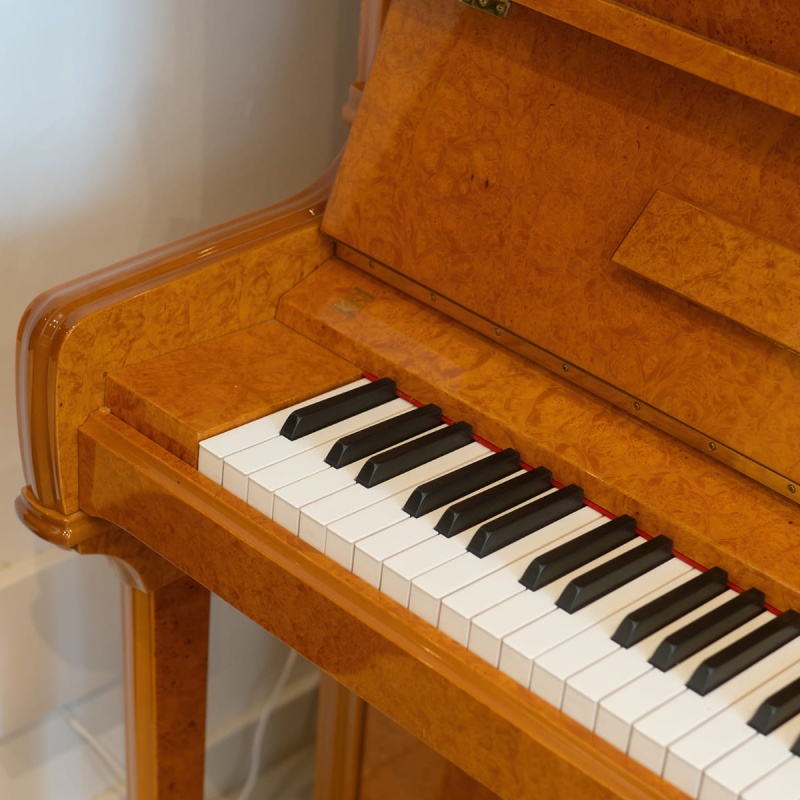Пианино Seiler 132 Konzert SMR (BU) корень ореха,полированное, система бесшумной игры Duo Vox System