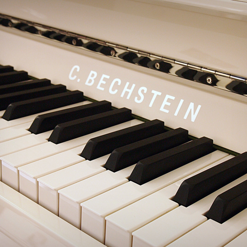 Пианино C. Bechstein Residence Millenium 116 белое, полированное, отделка хром