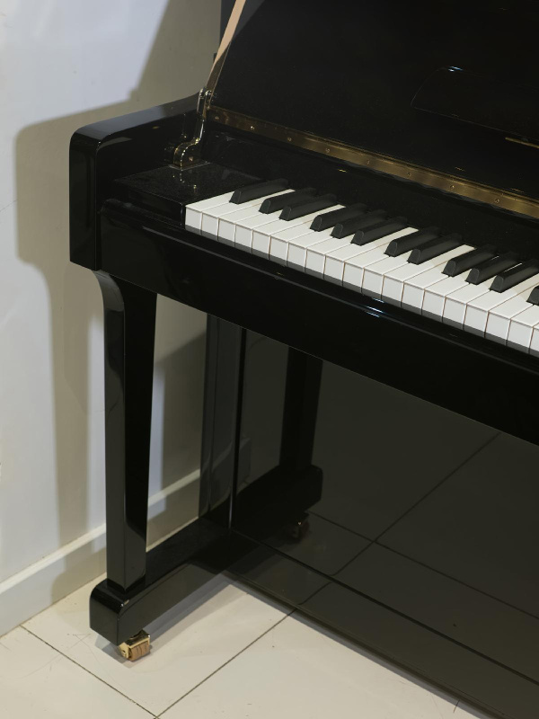 Пианино R. Lipp & Sohn 121 черное, полированное