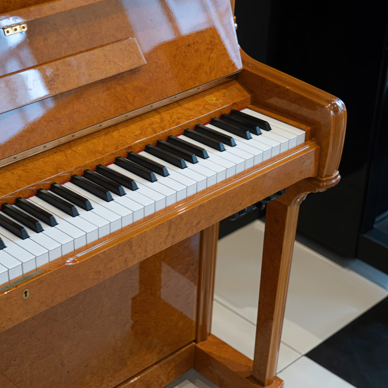 Пианино Seiler 132 Konzert SMR (BU) корень ореха,полированное, система бесшумной игры Duo Vox System