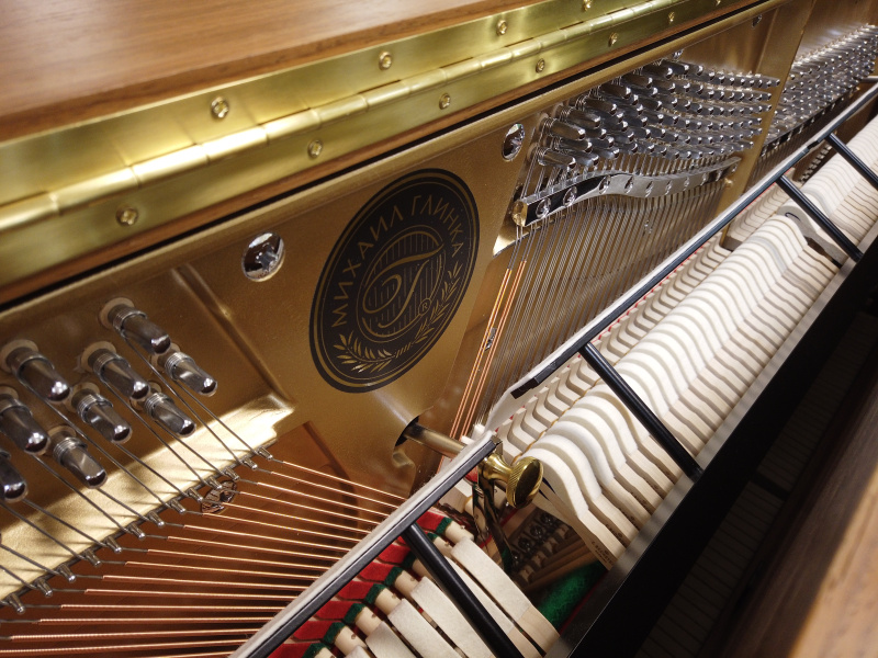 Пианино Михаил Глинка M-3 орех, сатинированное