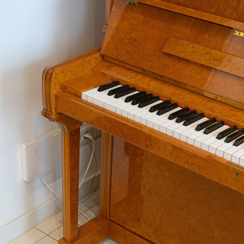 Пианино Seiler 132 Konzert SMR (BU) корень ореха,полированное, система бесшумной игры Duo Vox System