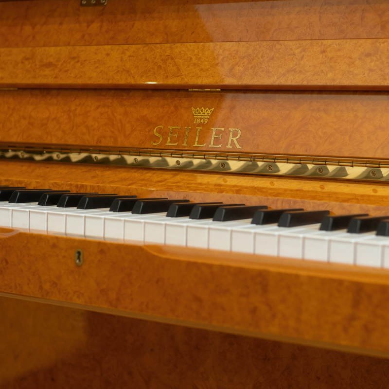 Пианино Seiler 132 Konzert SMR (BU) корень ореха,полированное, система бесшумной игры Duo Vox System