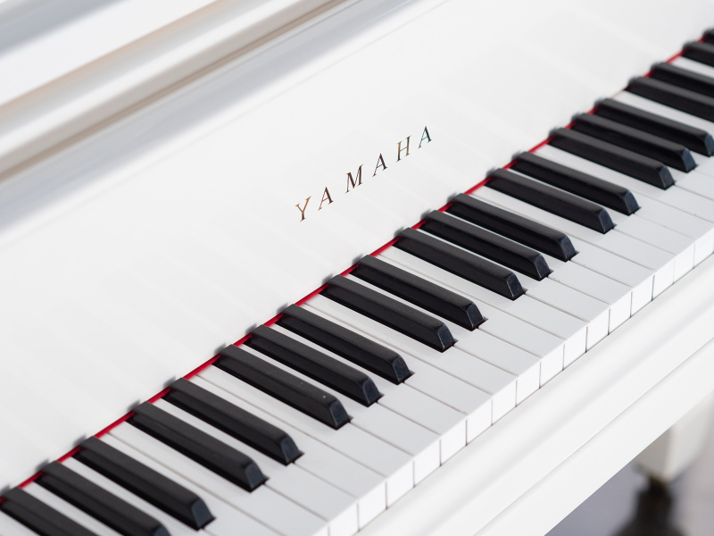 Рояль Yamaha мод.180 (BU) белый, полированный