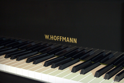 Рояль W. Hoffmann Tradition T 186 черный, полированный