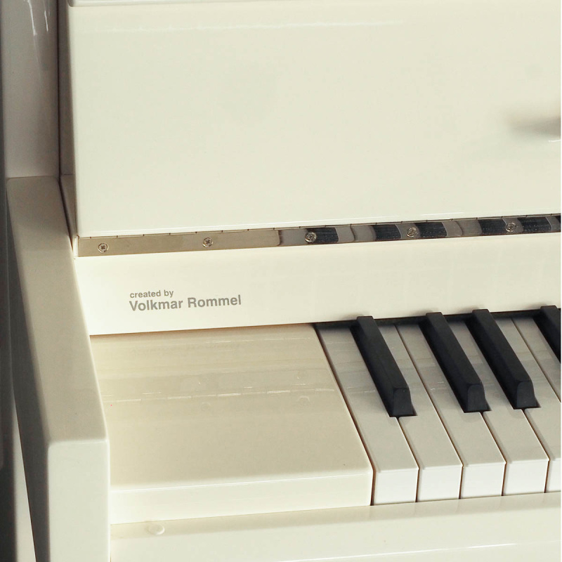 Пианино Bechstein Modern B 112 (BU) белое, полированное, отделка хром