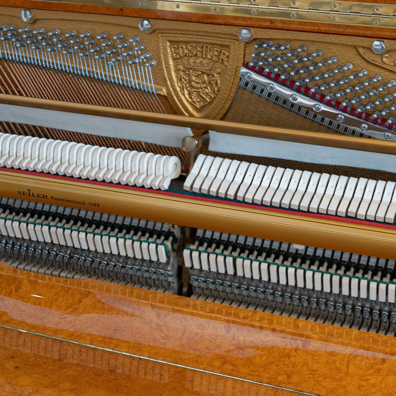 Пианино Seiler 132 Konzert SMR (BU) корень ореха,полированное, система бесшумной игры Duo Vox System