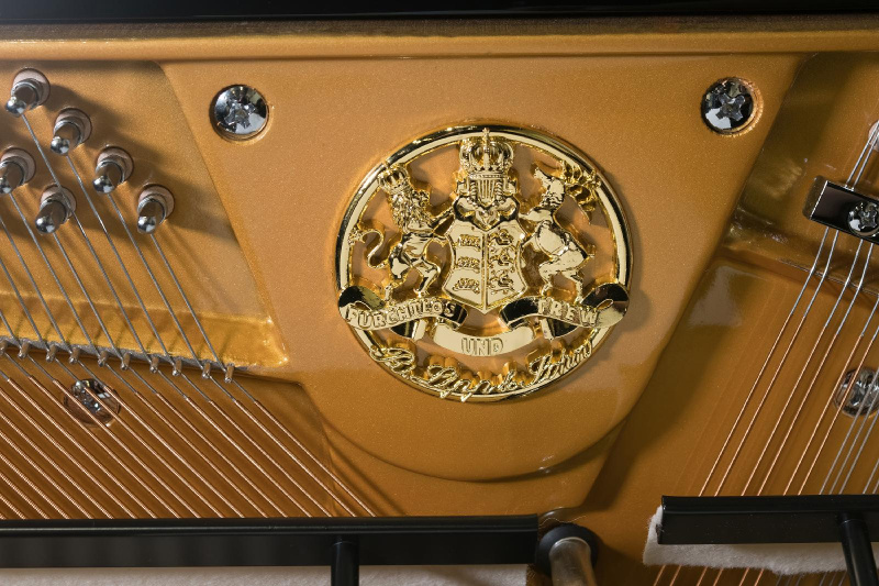 Пианино R. Lipp & Sohn 121 черное, полированное