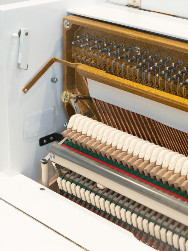 Пианино C. Bechstein Millenium 116 (BU)  белое, полированное, отделка хром, цифровая система Vario
