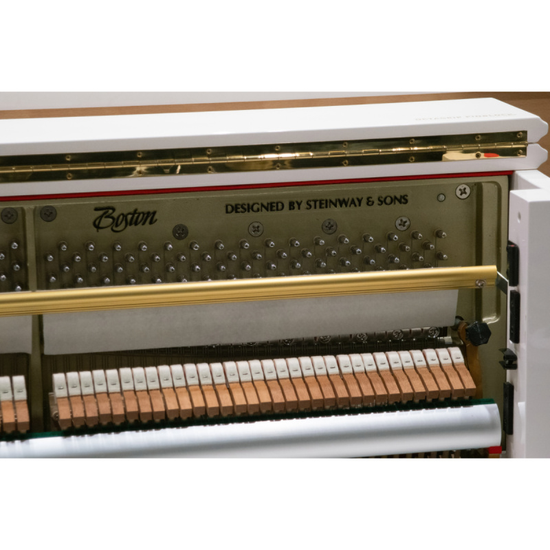 Пианино Boston UP-118E PE (BU) белое, полированное (181310, 2017 г.в.) Пианино Boston UP-118E PE (BU) белое, полированное (181310, 2017 г.в.)