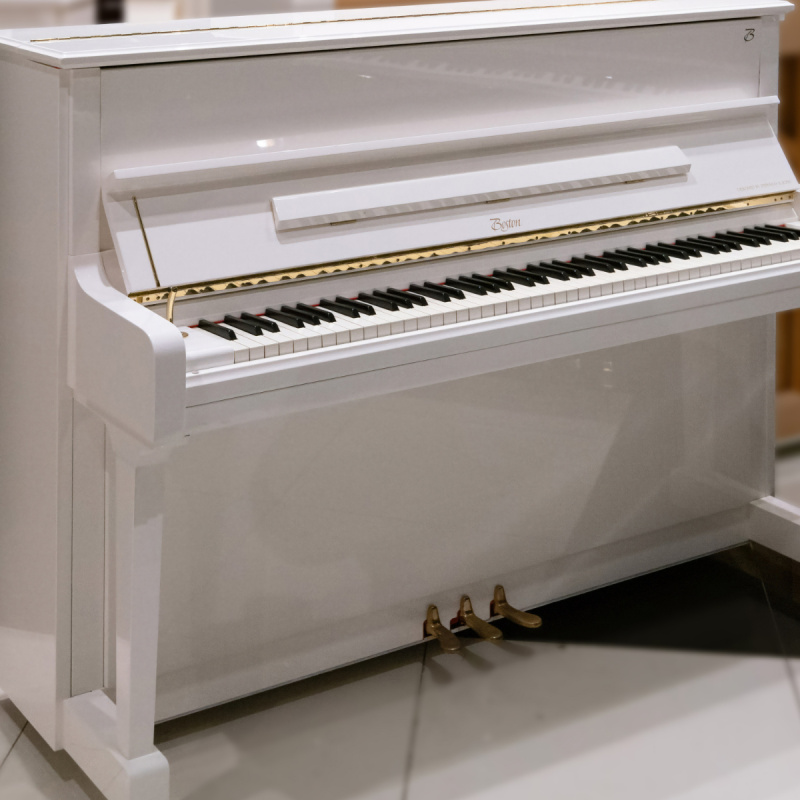 Пианино Boston UP-118E PE (BU) белое, полированное (181310, 2017 г.в.) Пианино Boston UP-118E PE (BU) белое, полированное (181310, 2017 г.в.)