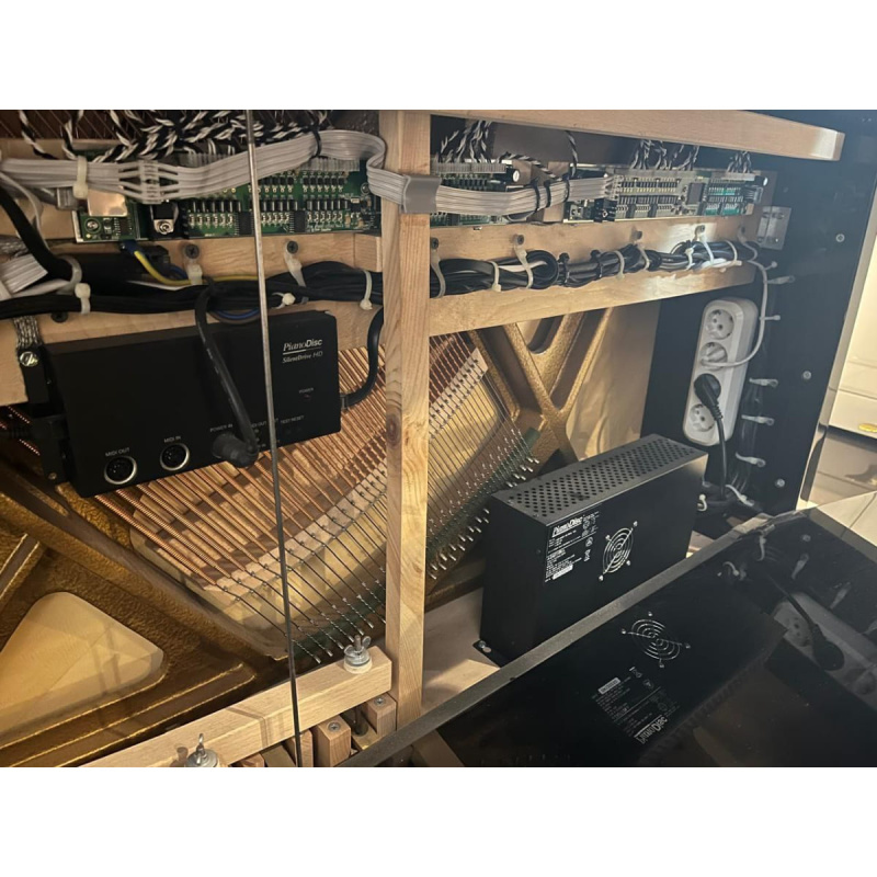 Пианино C. Bechstein Academy A 1 (BU) черное, полированное, цифровая система PianoDisc IQ HD Пианино C. Bechstein Academy A 1 (BU) черное, полированное, цифровая система PianoDisc IQ HD