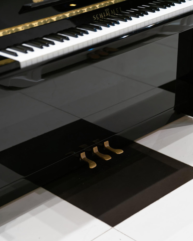 Пианино Schimmel C114 Modern Junior (BU) черное, полированное