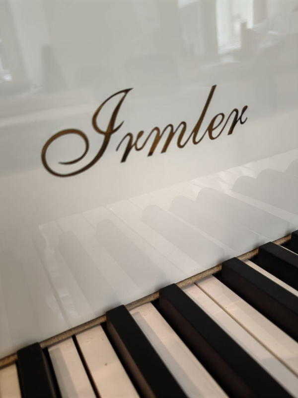 Рояль Irmler GP 142 Studio (BU) белый, полированный